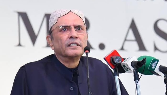 آصف علي زرداري جون لاهور ۾ پاڪستان ۽ بنگلاديش ڪرڪيٽ ٽيمن جي مان ۾ ڏنل آجياڻي کي خطاب